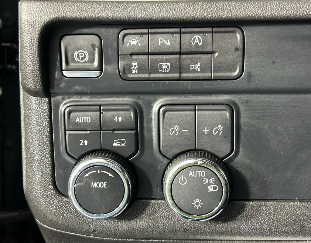 Used 2025 Chevrolet Tahoe LT AWD/4WD image 33