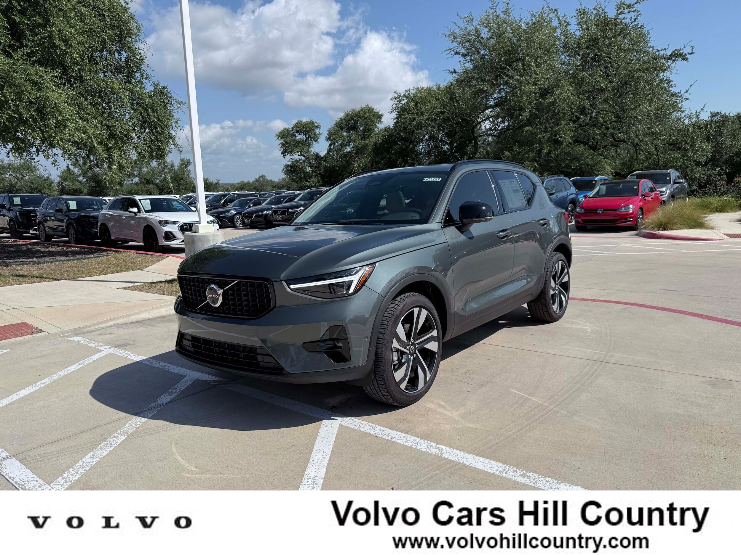 New 2026 Volvo XC40 B4 Plus w/ Protection Package Premier