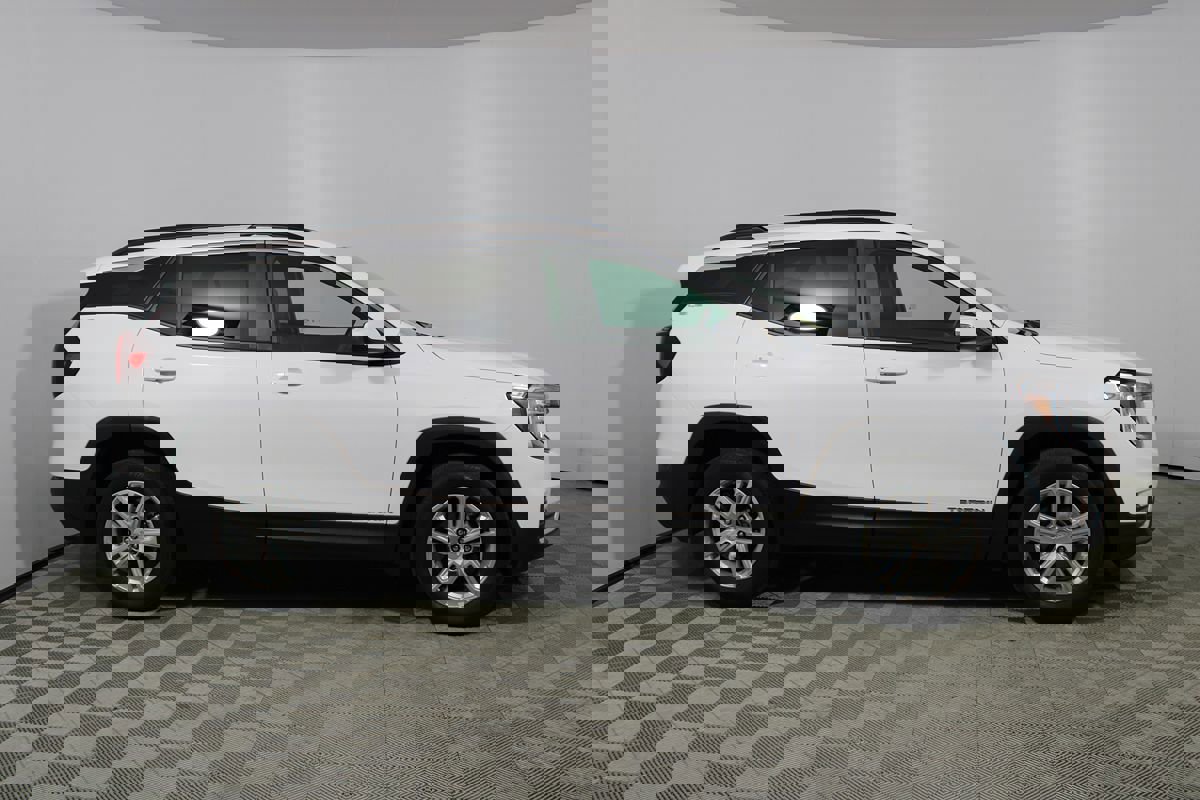 Used 2023 GMC Terrain SLE w/ Driver Convenience Package image 21