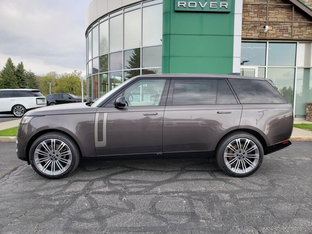 New 2025 Land Rover Range Rover Long Wheelbase SE image 8