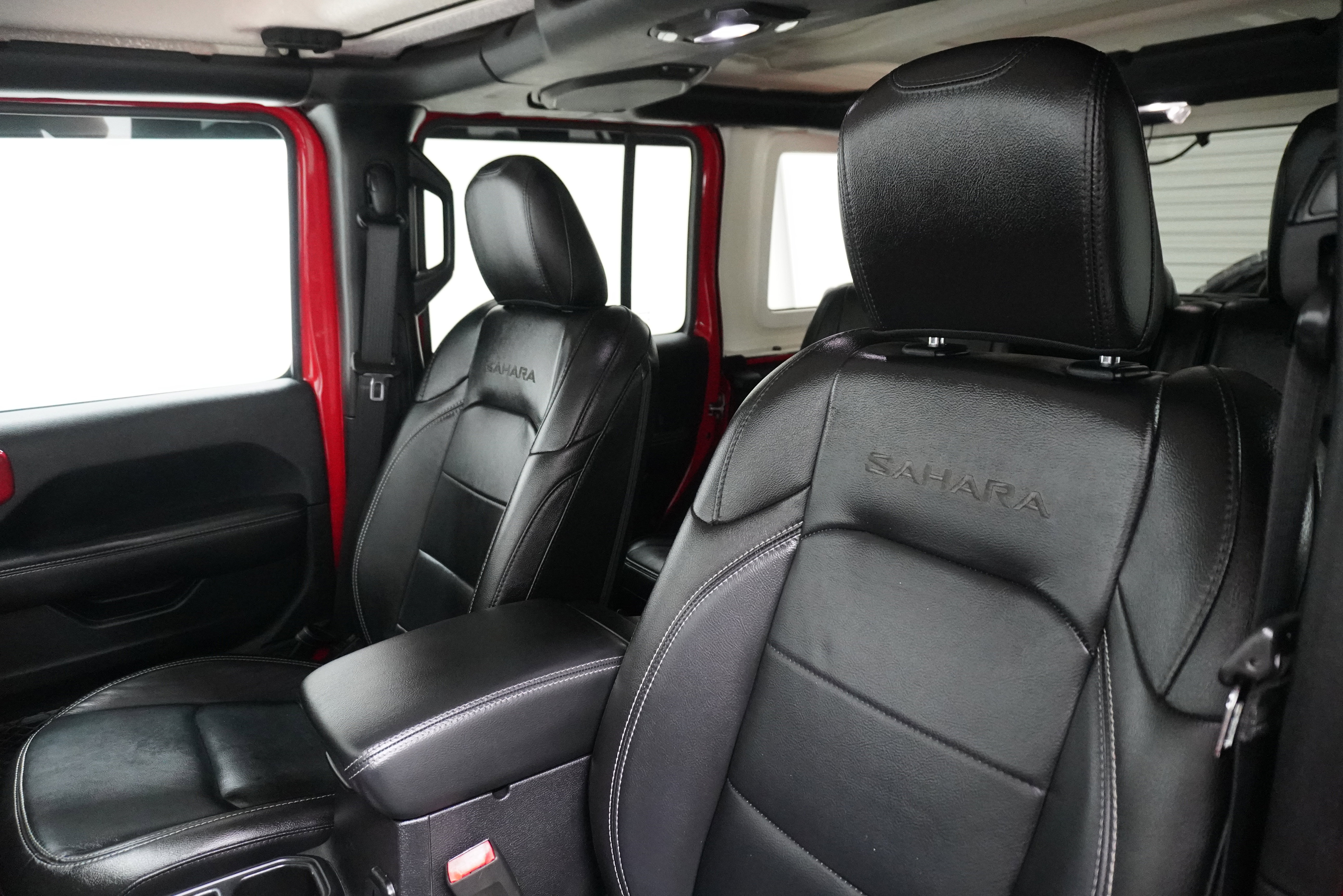 Used 2018 Jeep Wrangler Unlimited Sahara AWD/4WD image 12