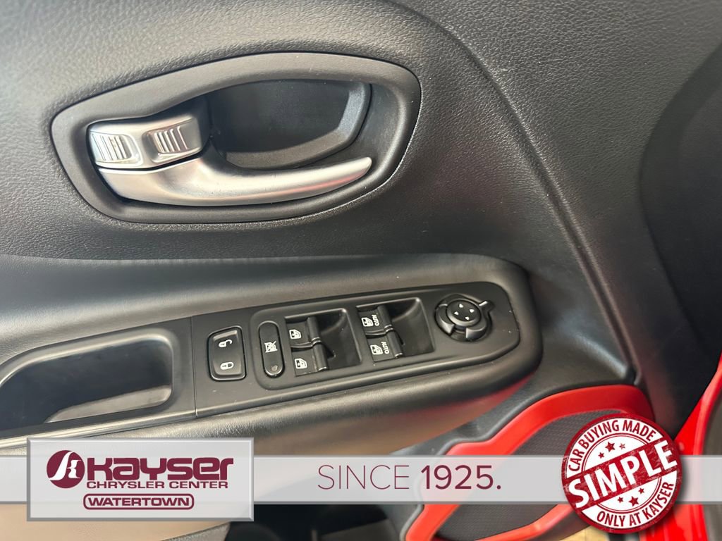 Used 2017 Jeep Renegade Trailhawk w/ Premium Trailhawk Package image 9