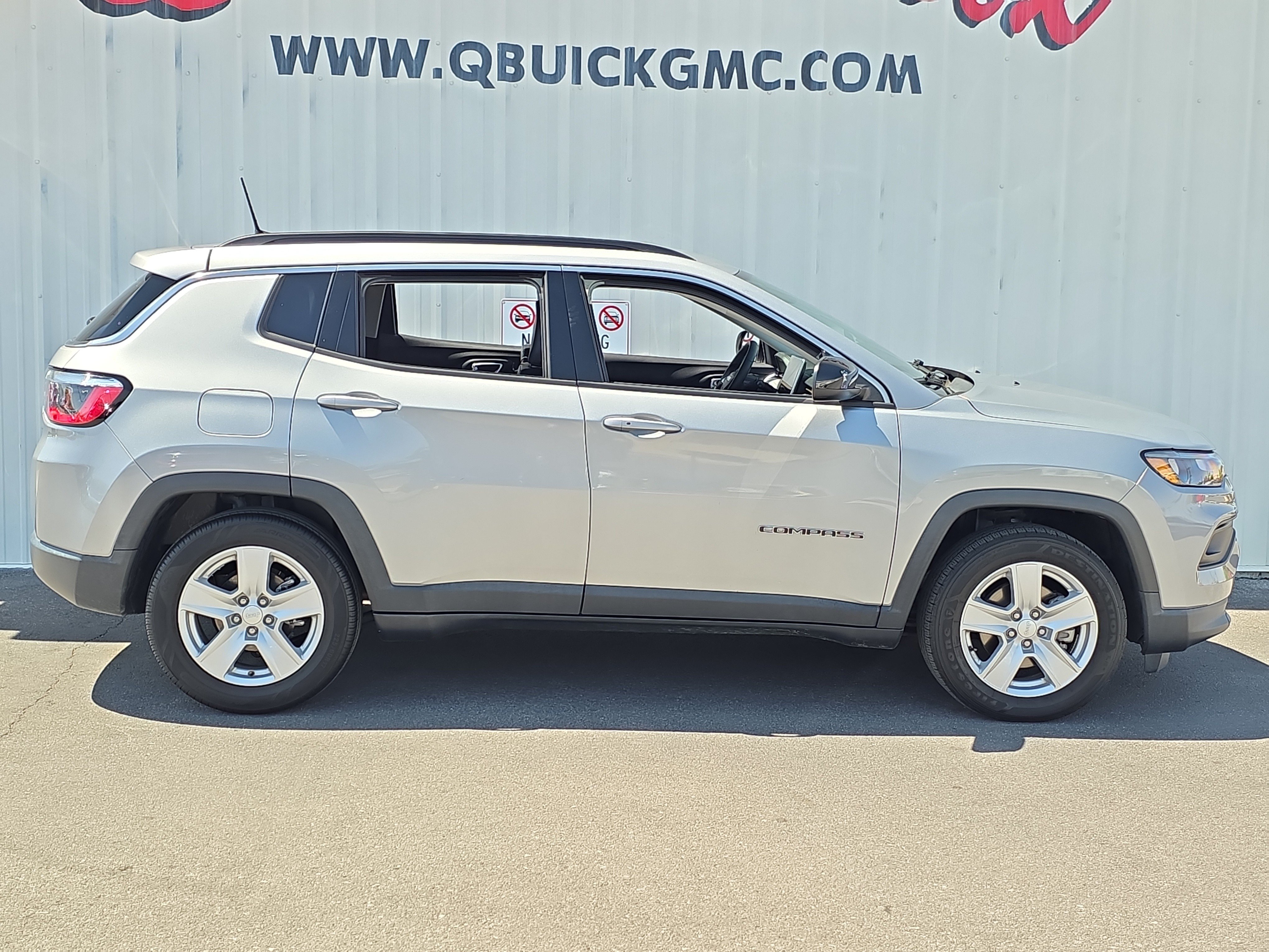Used 2022 Jeep Compass Latitude FWD image 8