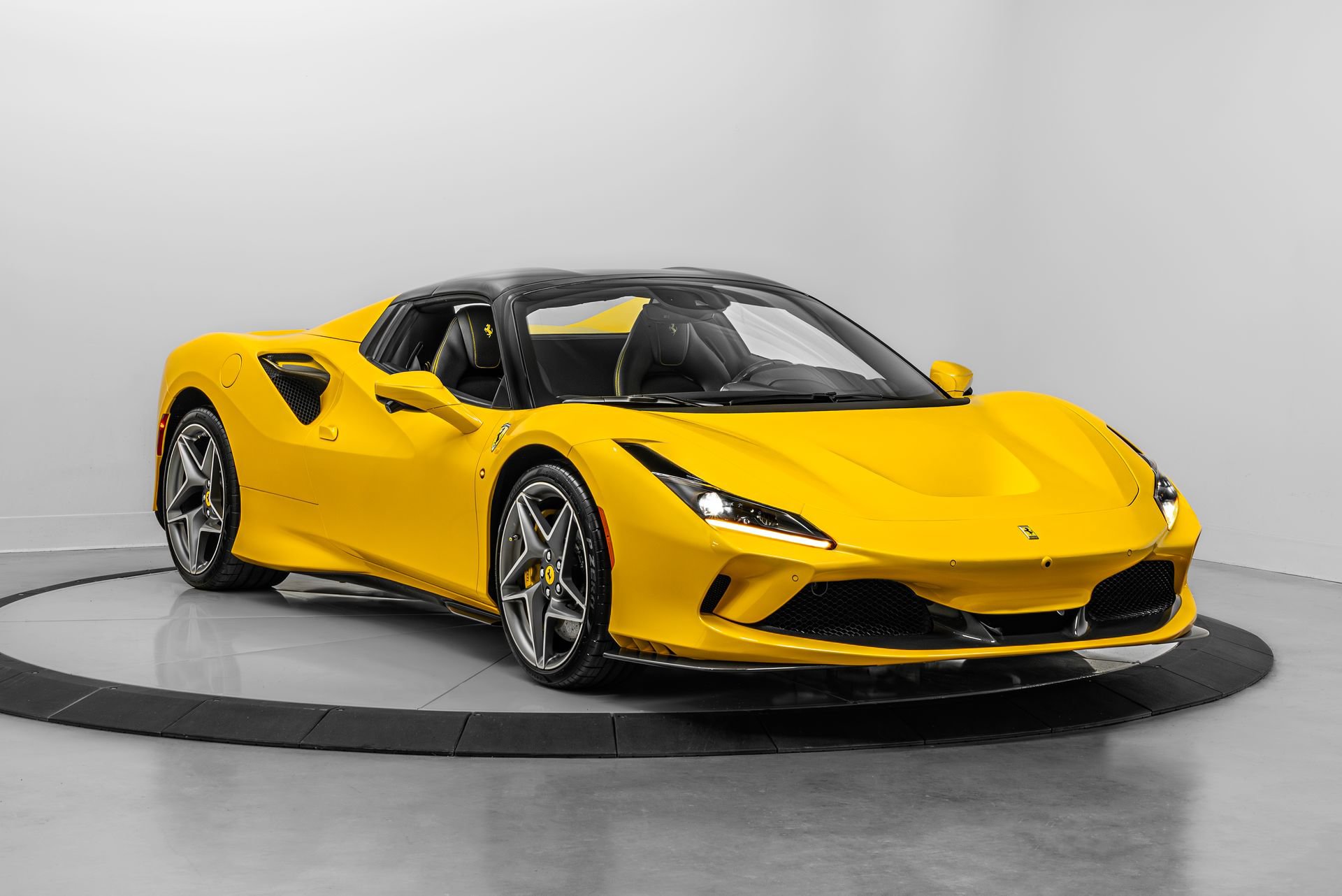 Certified 2022 Ferrari F8 Tributo RWD image 18