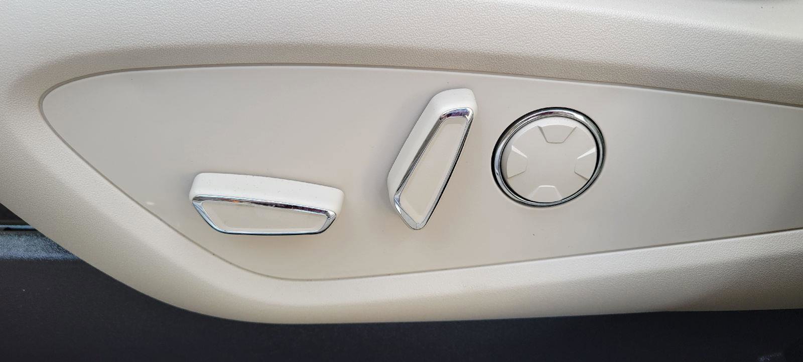 Used 2019 Lincoln MKC Select w/ Select Plus Package image 8