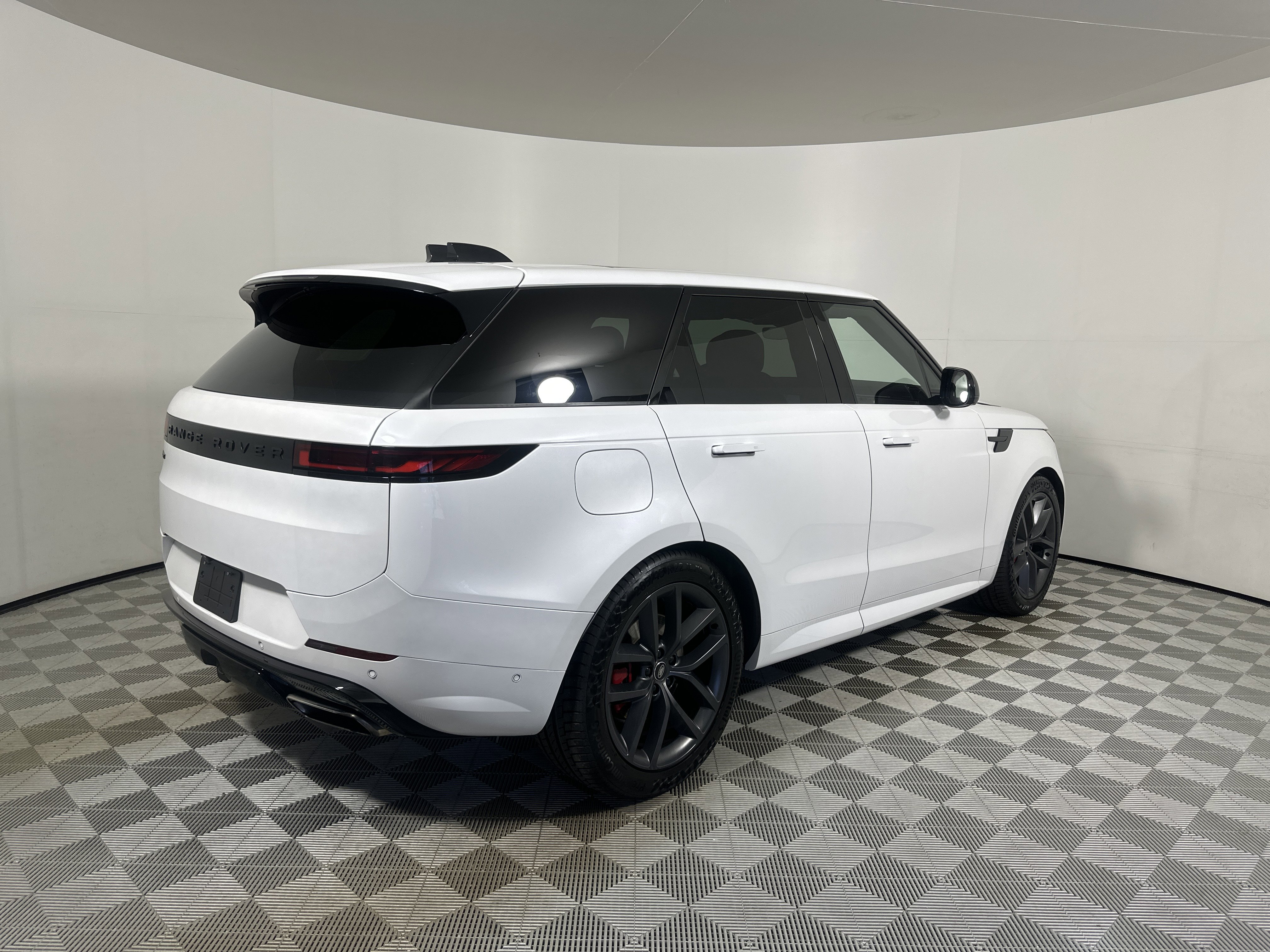 Used 2024 Land Rover Range Rover Sport Dynamic SE image 7