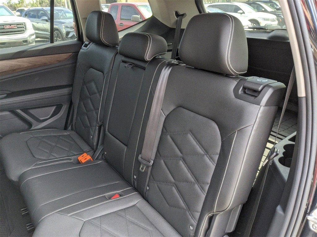 Used 2025 Volkswagen Atlas SE image 25