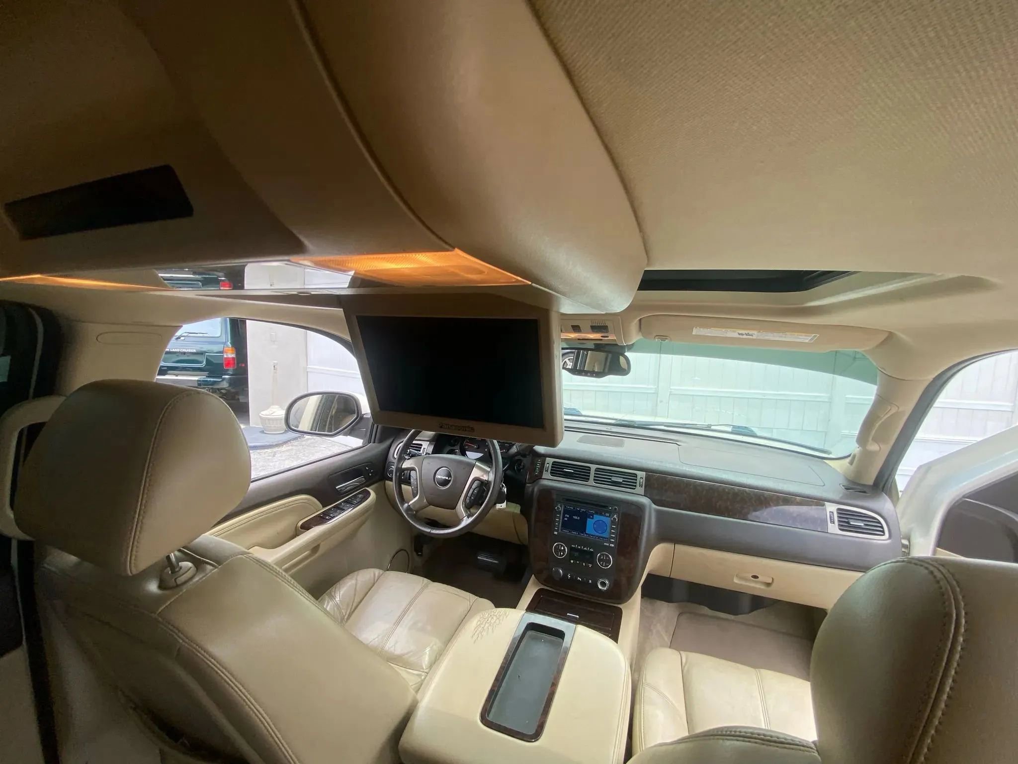 Used 2009 GMC Yukon XL Denali AWD/4WD image 9
