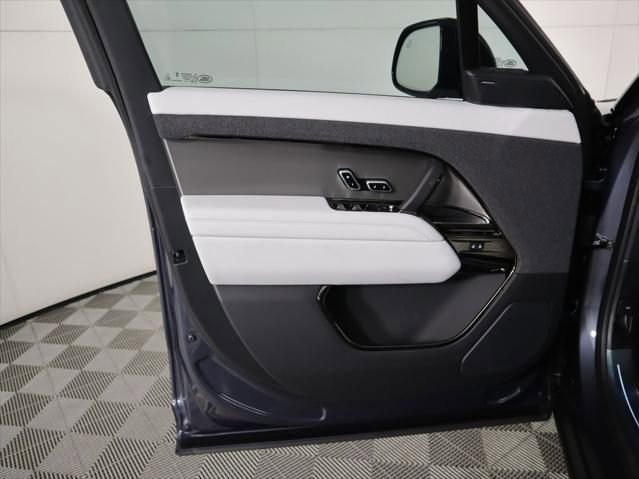 New 2026 Land Rover Range Rover Sport SE image 25