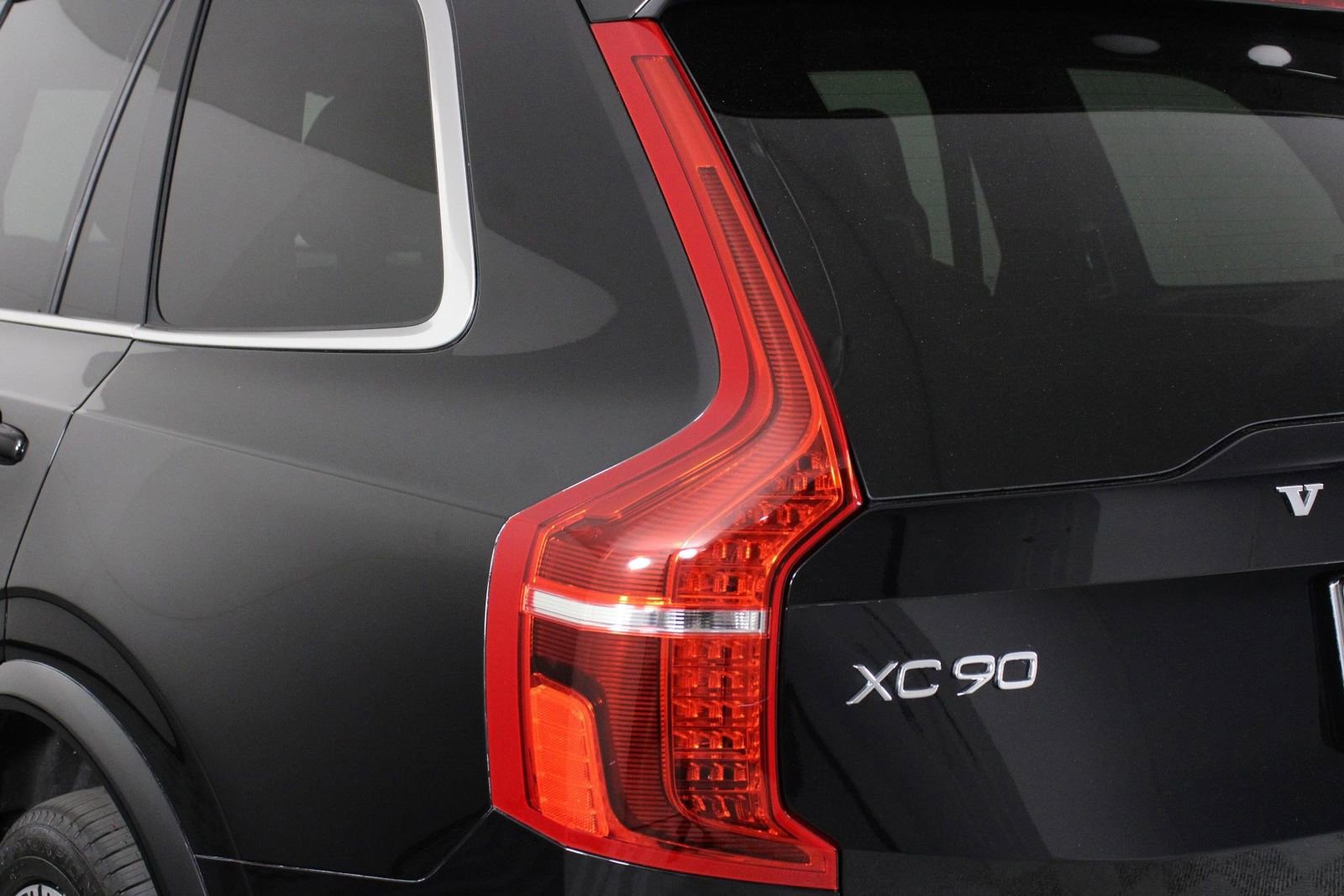 Certified 2023 Volvo XC90 T8 Plus w/ Protection Package Premier image 18