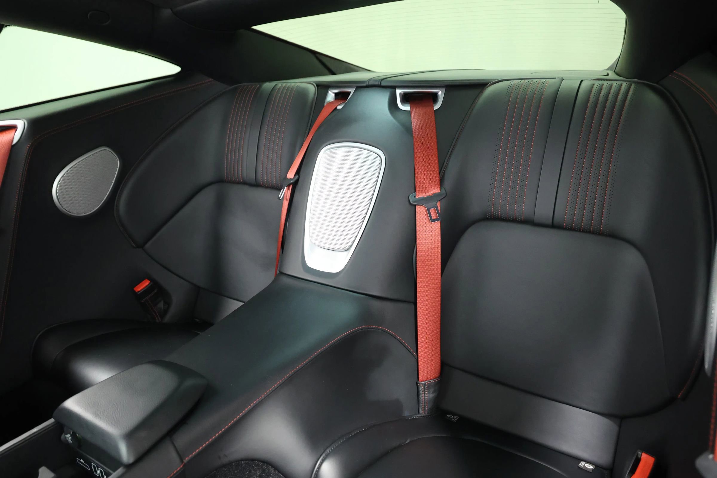 Used 2018 Aston Martin DB11 Coupe image 3