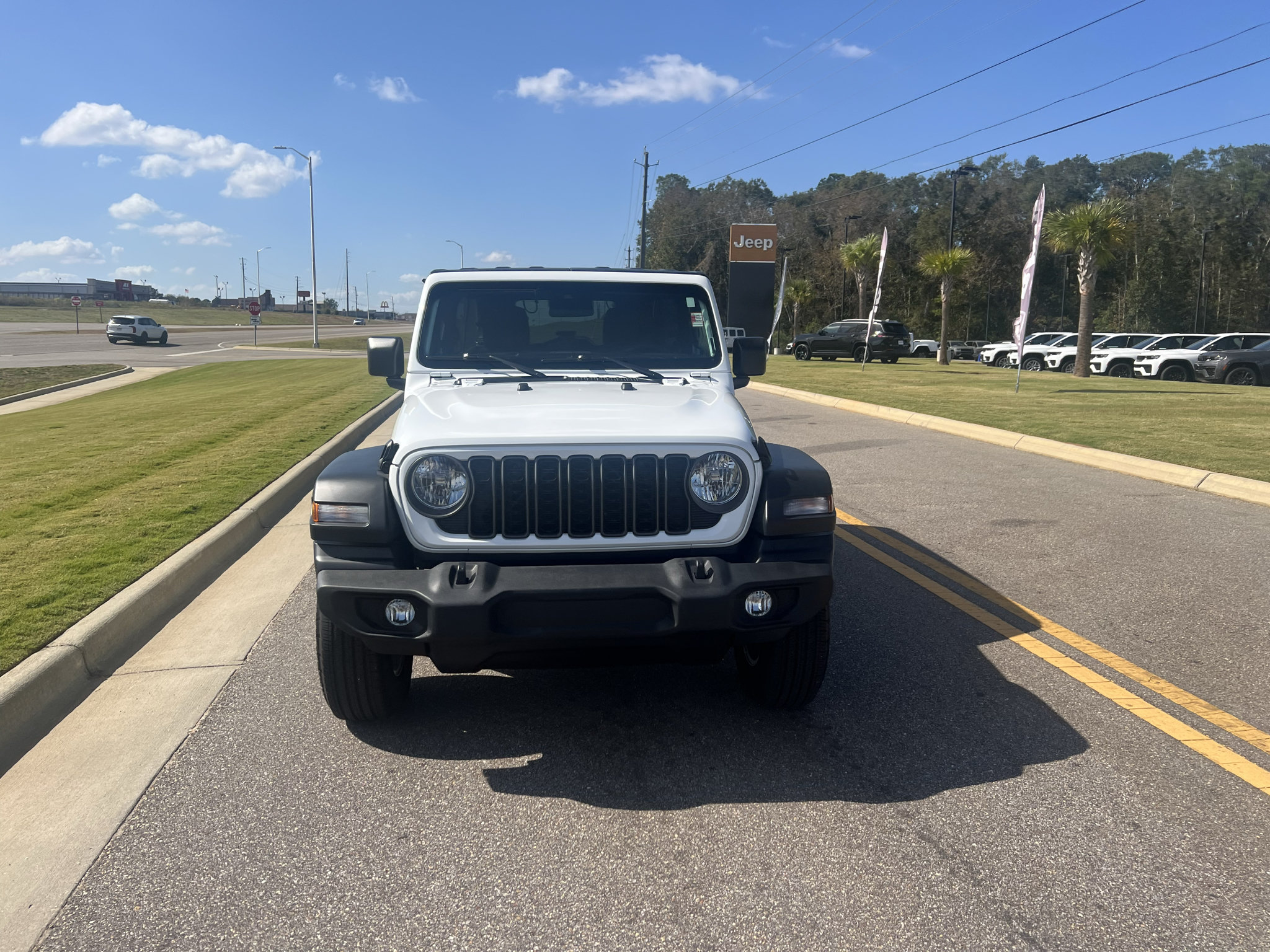 Used 2025 Jeep Wrangler Unlimited Sport AWD/4WD image 2