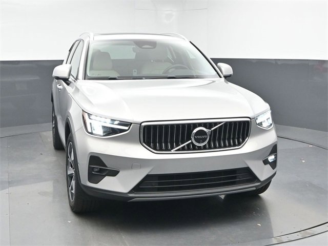 Used 2024 Volvo XC40 B5 Plus w/ Protection Package Premier image 2