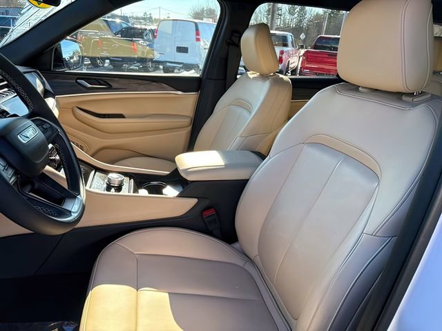 Used 2025 Jeep Grand Cherokee L Limited image 15