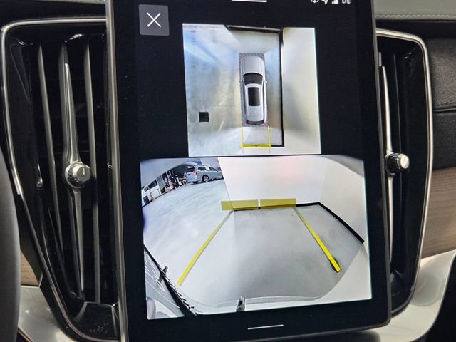 New 2026 Volvo XC90 B5 Plus w/ Protection Package Premier AWD/4WD image 16