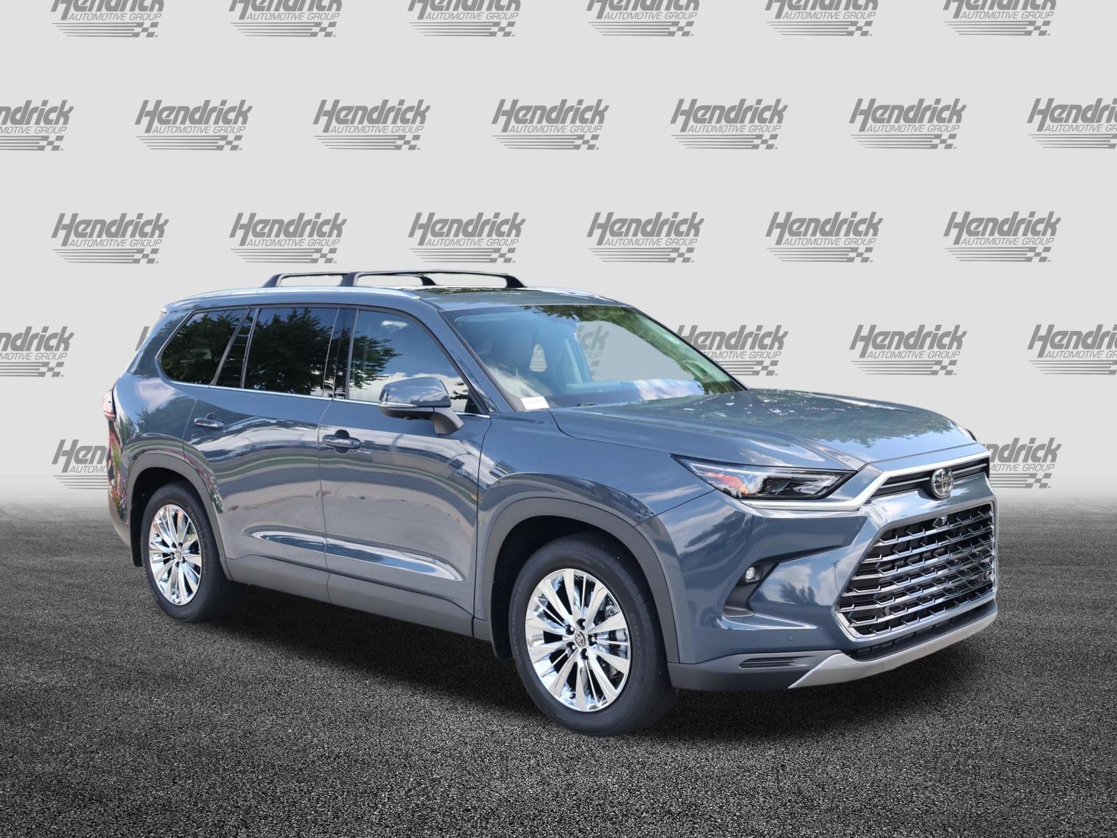 Used 2025 Toyota Grand Highlander AWD image 2