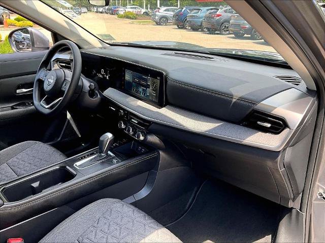 Certified 2025 Nissan Kicks SV AWD/4WD image 14