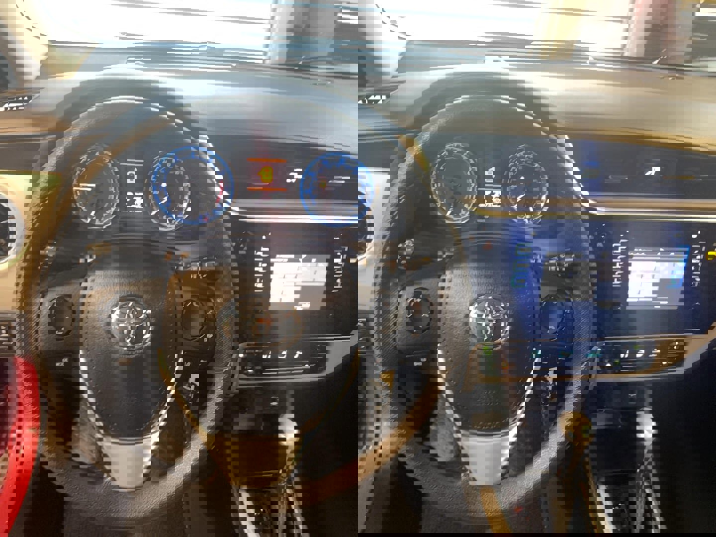 Used 2017 Toyota Corolla LE w/ Carpet Mat Package (TMS) image 12