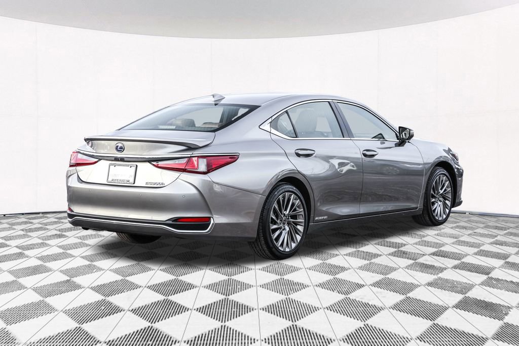 Used 2020 Lexus ES 300h 300h Luxury w/ Accessory Package 2 image 12
