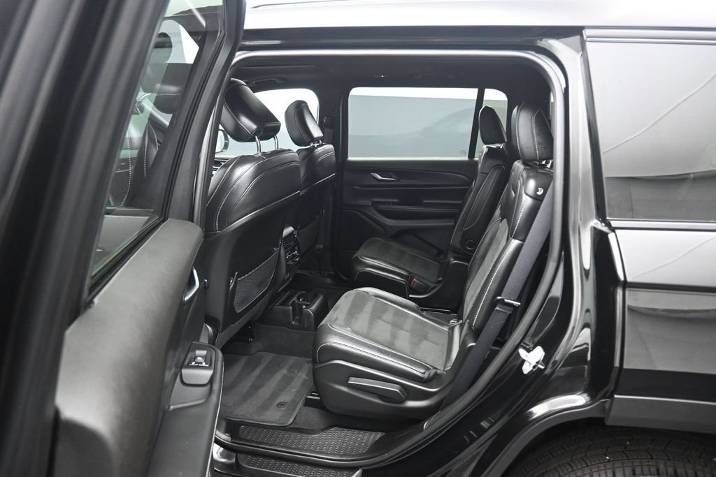 Used 2025 Jeep Grand Cherokee L Altitude AWD/4WD image 34