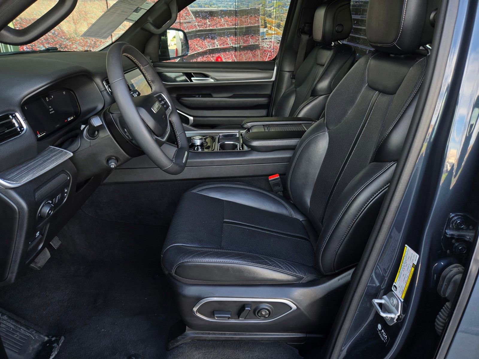 Used 2024 Jeep Wagoneer L Series II w/ Flexible Seating Group AWD/4WD image 19