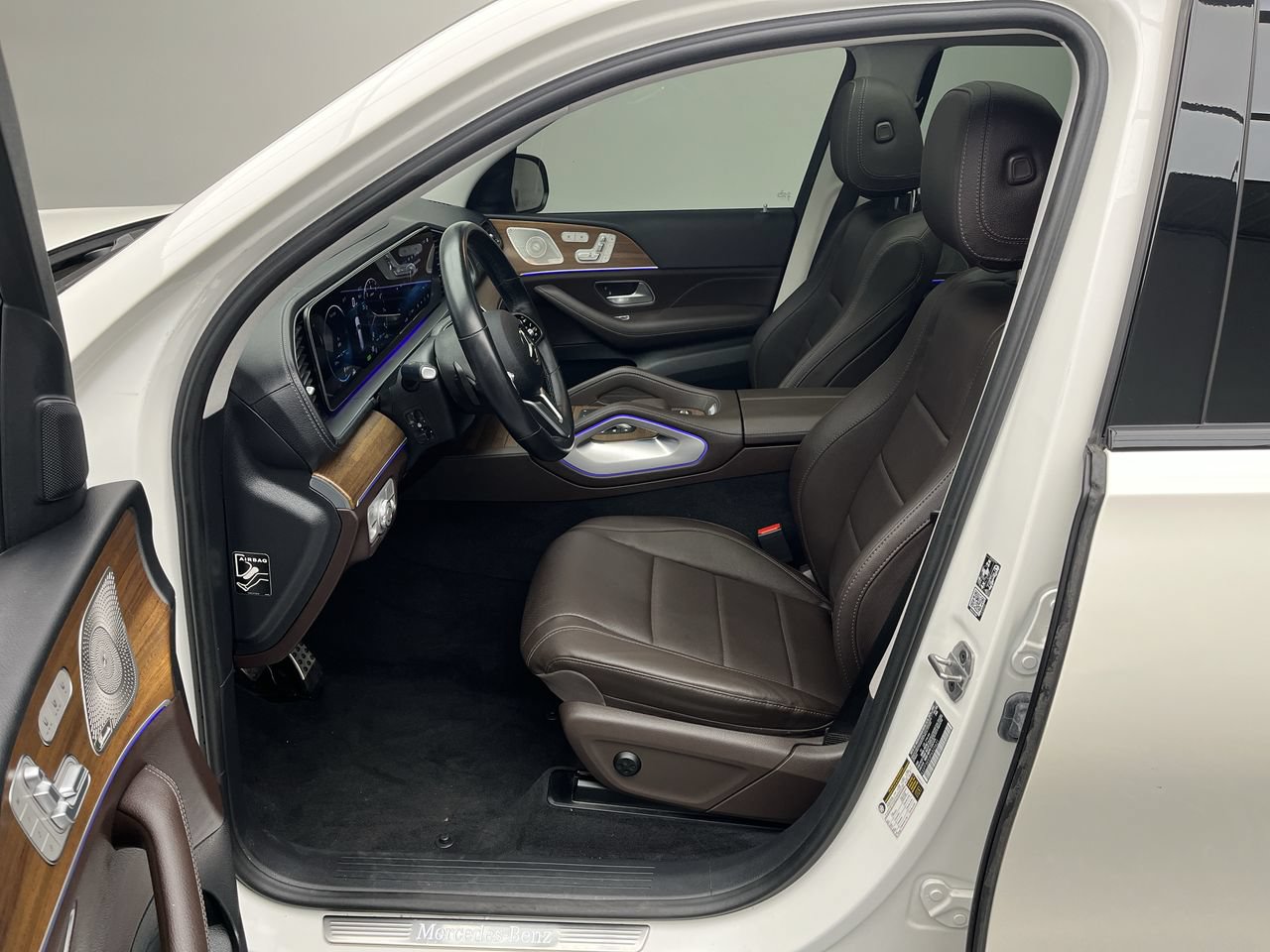 Used 2023 Mercedes-Benz GLS 450 4MATIC image 3