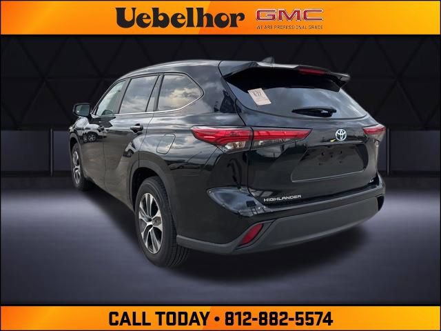 Used 2023 Toyota Highlander XLE FWD image 4