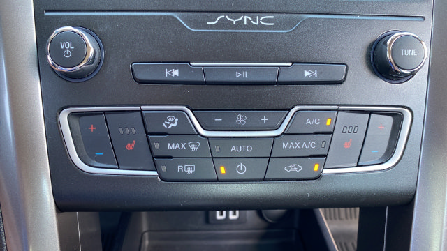 Used 2020 Ford Fusion SE AWD/4WD image 17