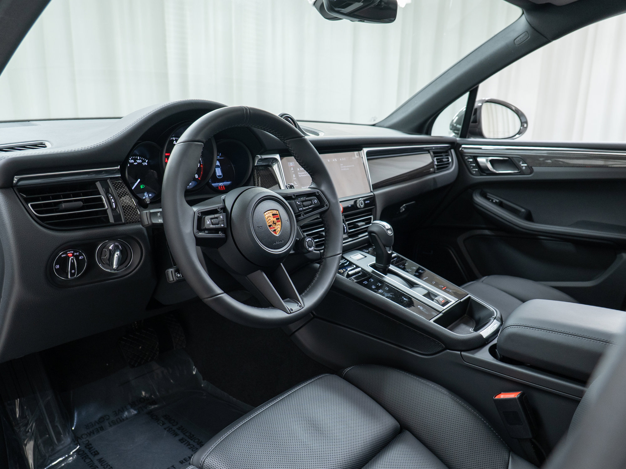New 2026 Porsche Macan Turbo image 4