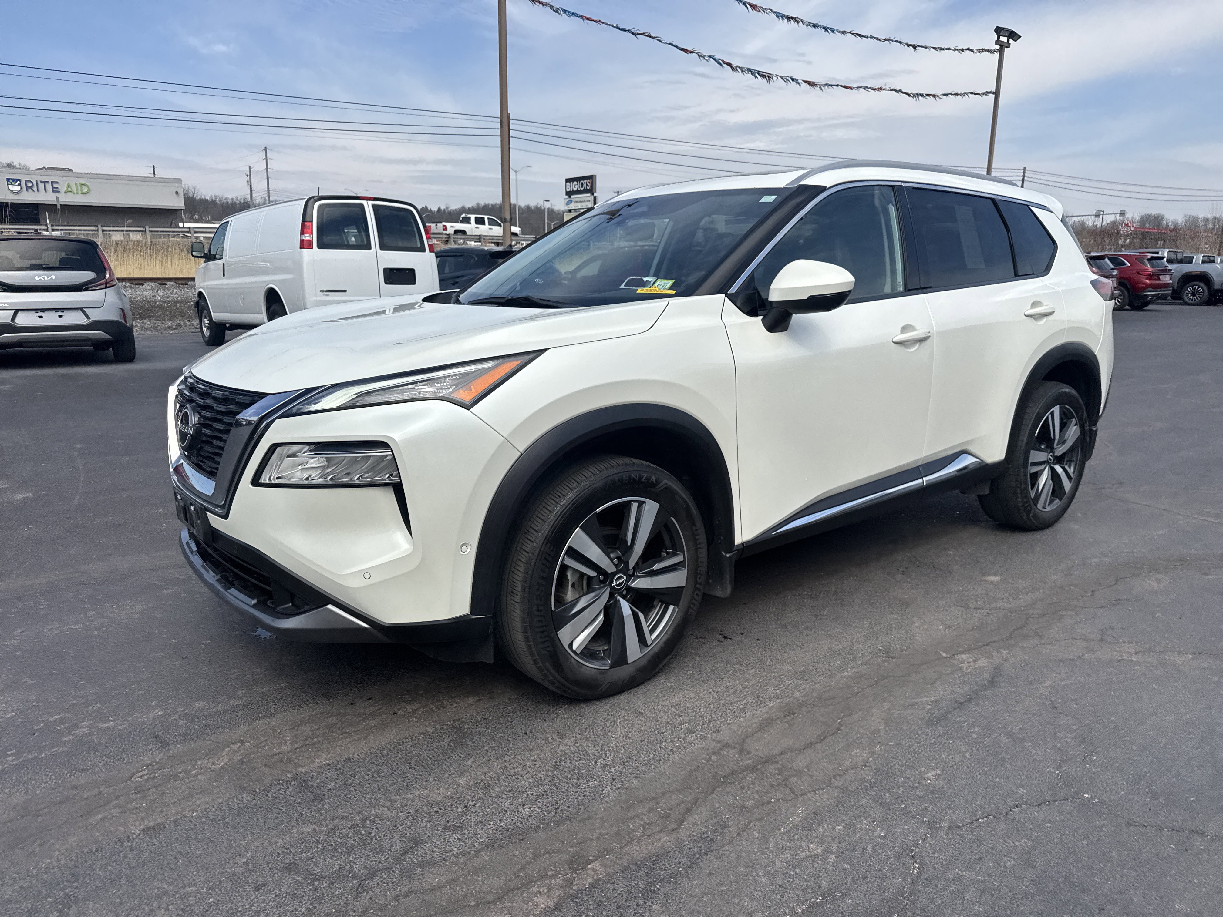 Used 2023 Nissan Rogue SL w/ SL Premium Package image 8