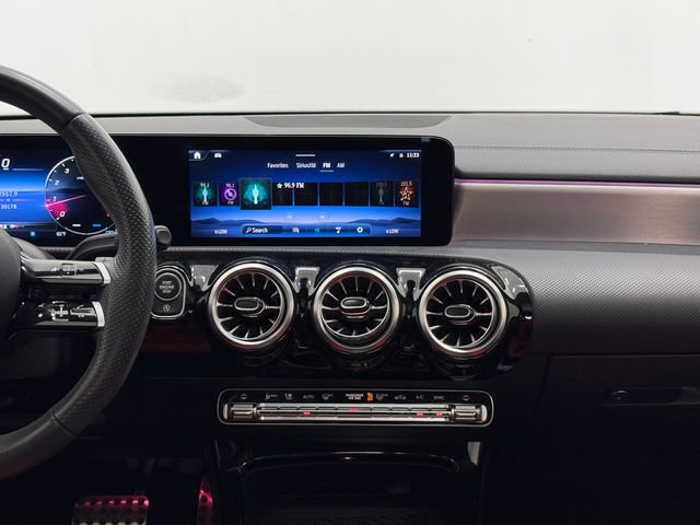 Used 2025 Mercedes-Benz CLA 250 image 4