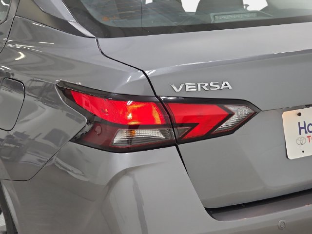 Used 2025 Nissan Versa SV FWD image 32