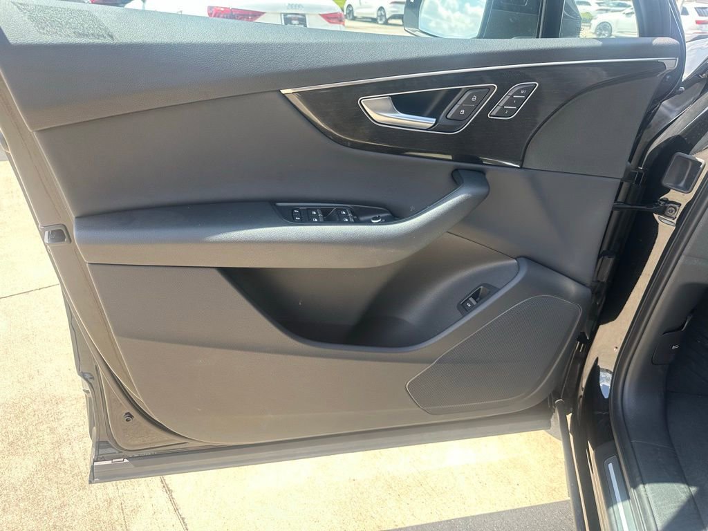 Used 2025 Audi Q7 3.0T Premium w/ Convenience Package image 7