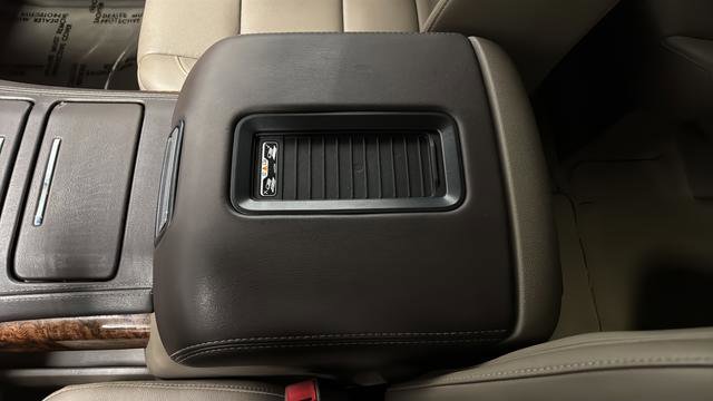Used 2020 Chevrolet Suburban Premier AWD/4WD image 16
