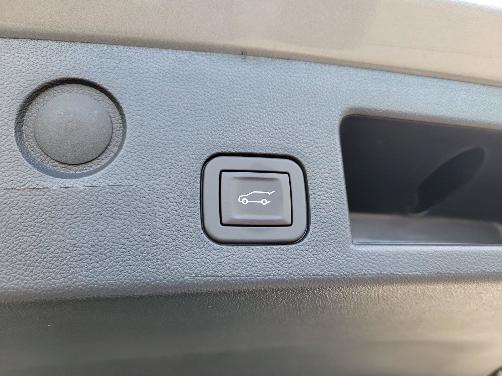 New 2027 GMC Terrain Elevation w/ Elevation Premium Package AWD/4WD image 9