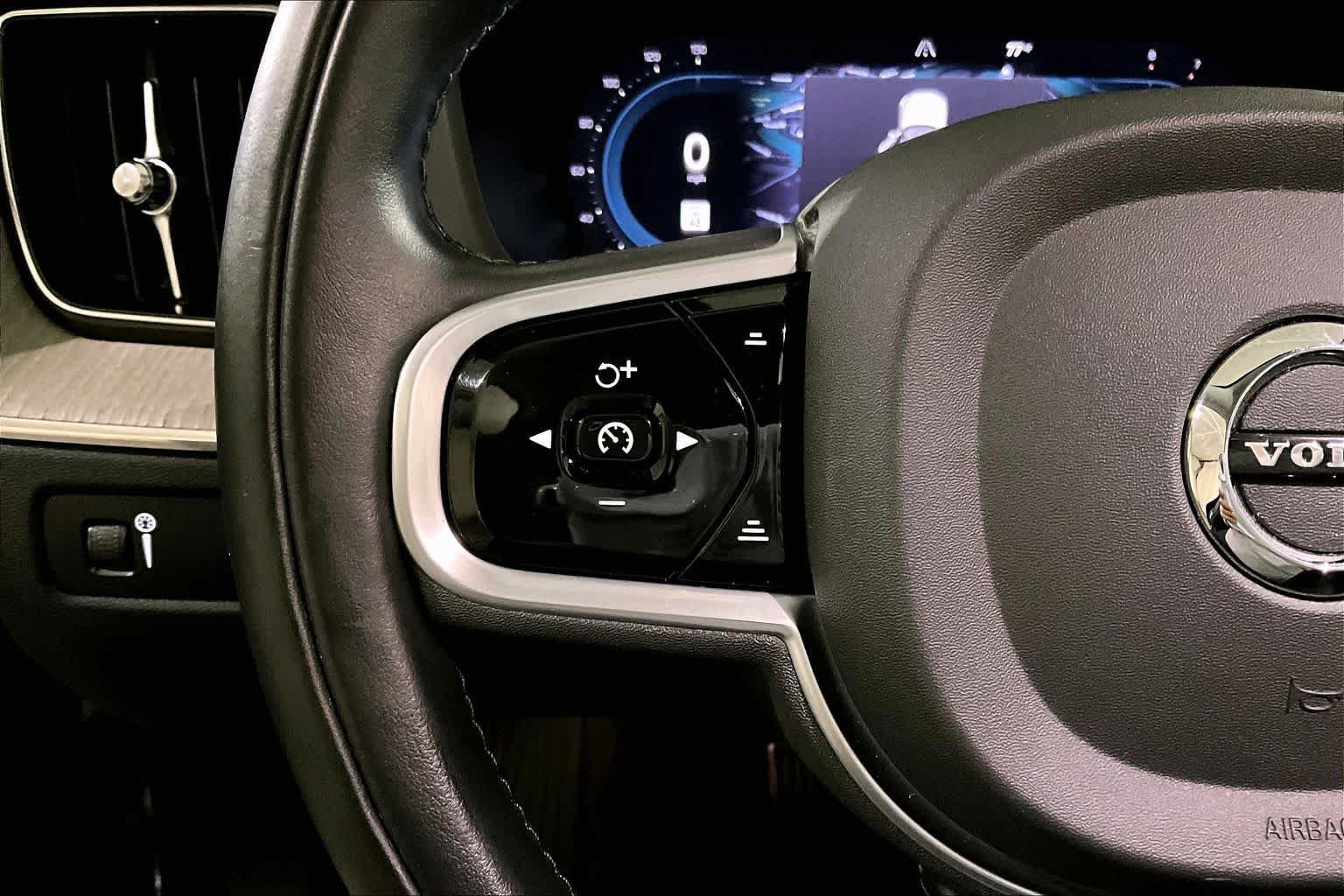 Used 2022 Volvo XC60 B6 Inscription w/ Advanced Package AWD/4WD image 23