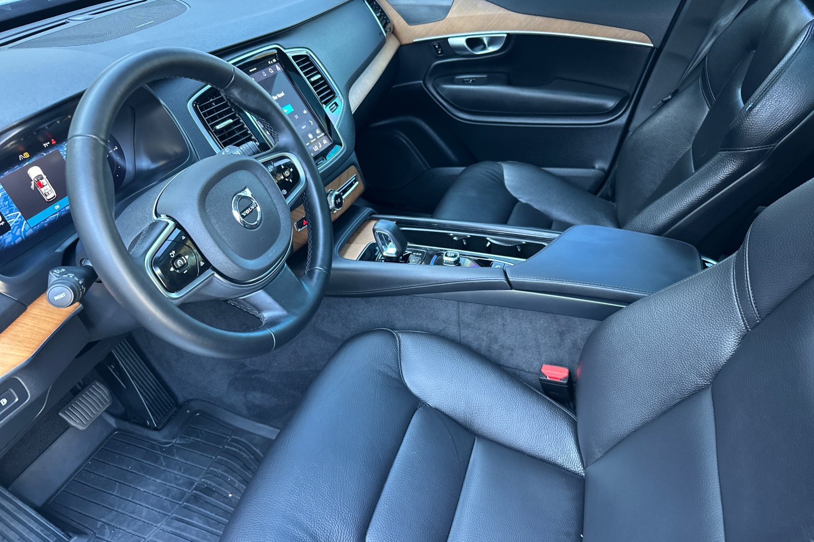 Certified 2024 Volvo XC90 T8 Plus w/ Protection Package Premier AWD/4WD image 11