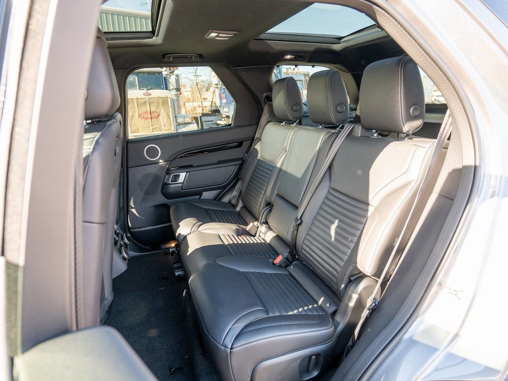 New 2025 Land Rover Discovery S image 21