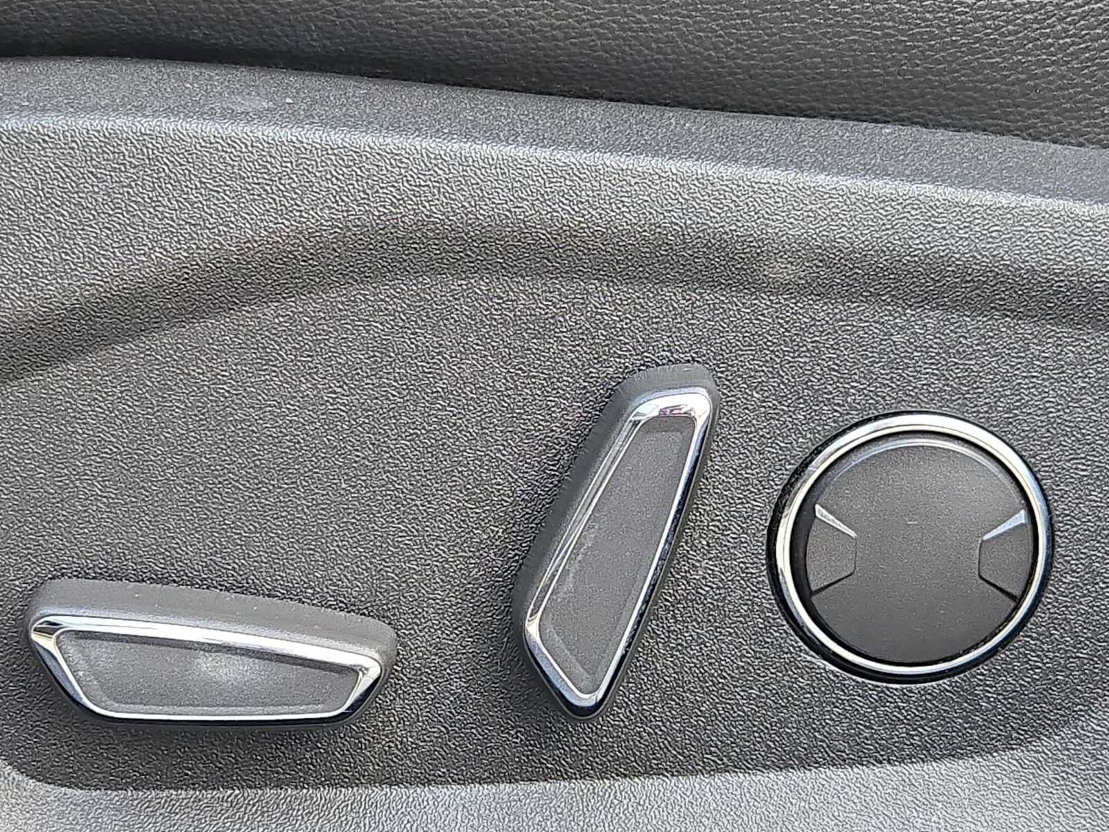 Used 2014 Ford Fusion SE w/ Equipment Group 202A FWD image 25