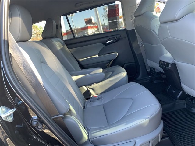 New 2026 Toyota Highlander XLE image 12