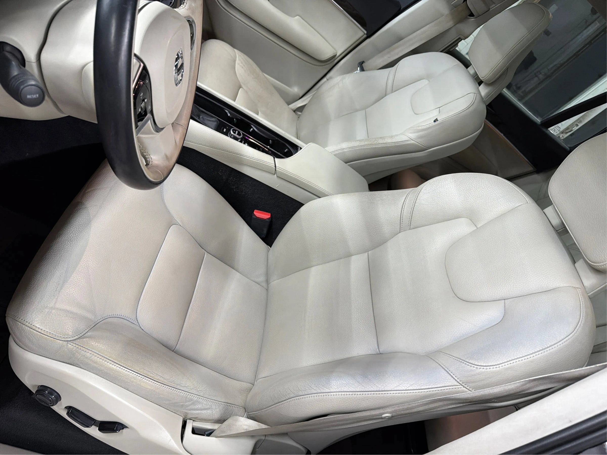 Used 2017 Volvo XC90 T6 Momentum w/ Vision Package AWD/4WD image 16