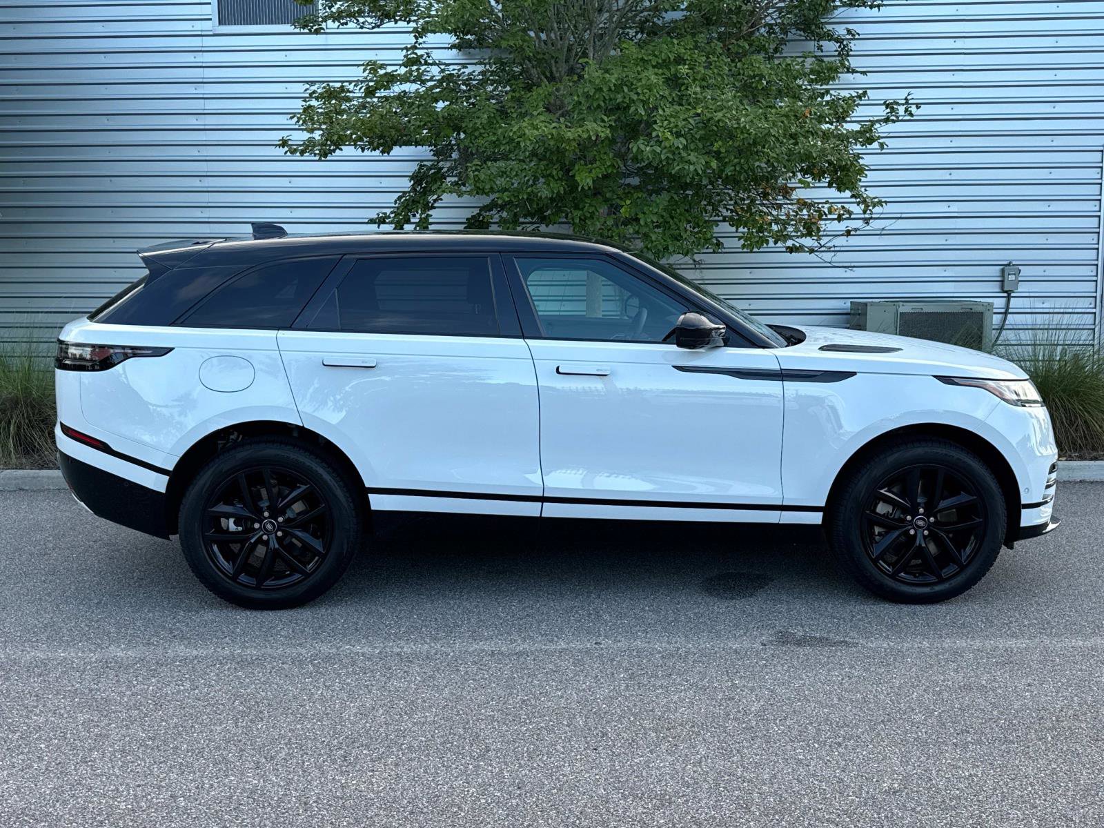 New 2026 Land Rover Range Rover Velar Dynamic SE image 5