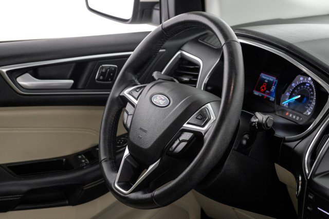 Used 2019 Ford Edge Titanium FWD image 10