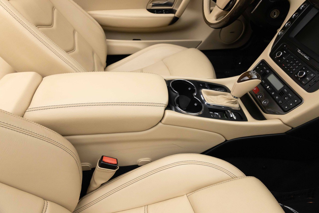 Used 2015 Maserati GranTurismo Convertible RWD image 18