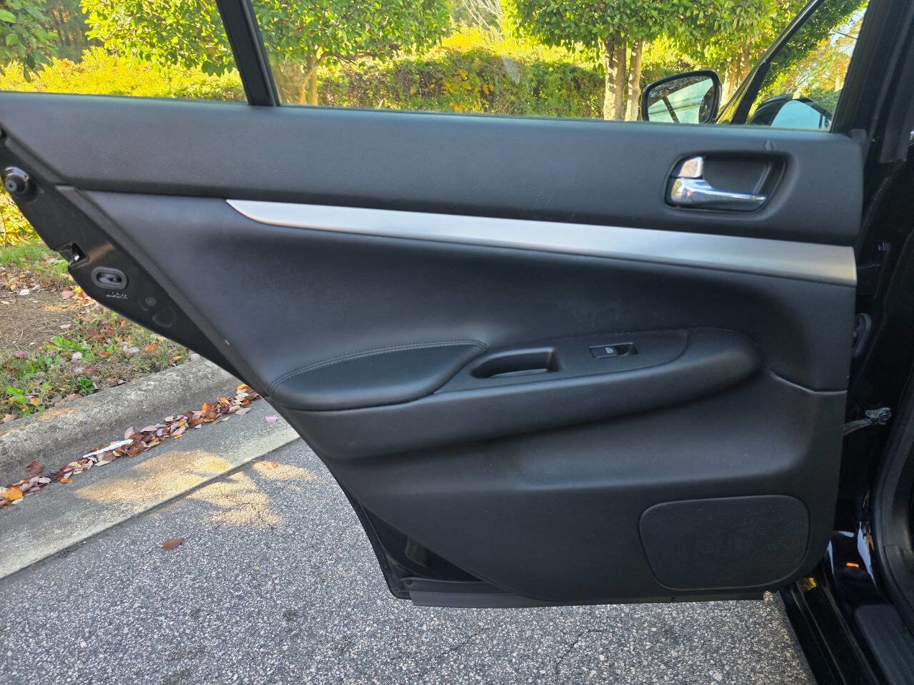 Used 2010 INFINITI G37 x Sedan w/ Premium Pkg image 29