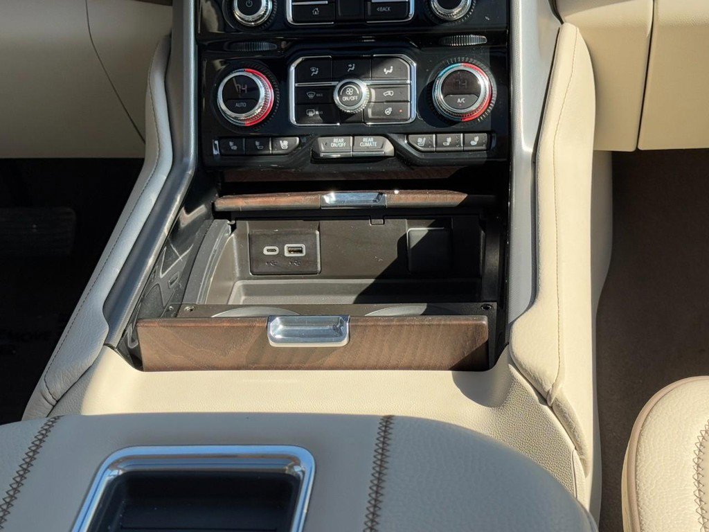 Used 2024 GMC Yukon XL Denali w/ Advanced Technology Package image 15