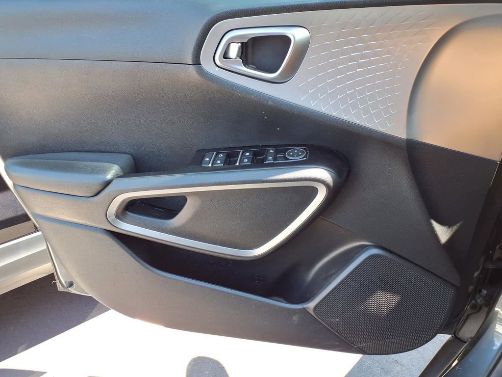 Used 2022 Kia Soul LX w/ Technology Package FWD image 17