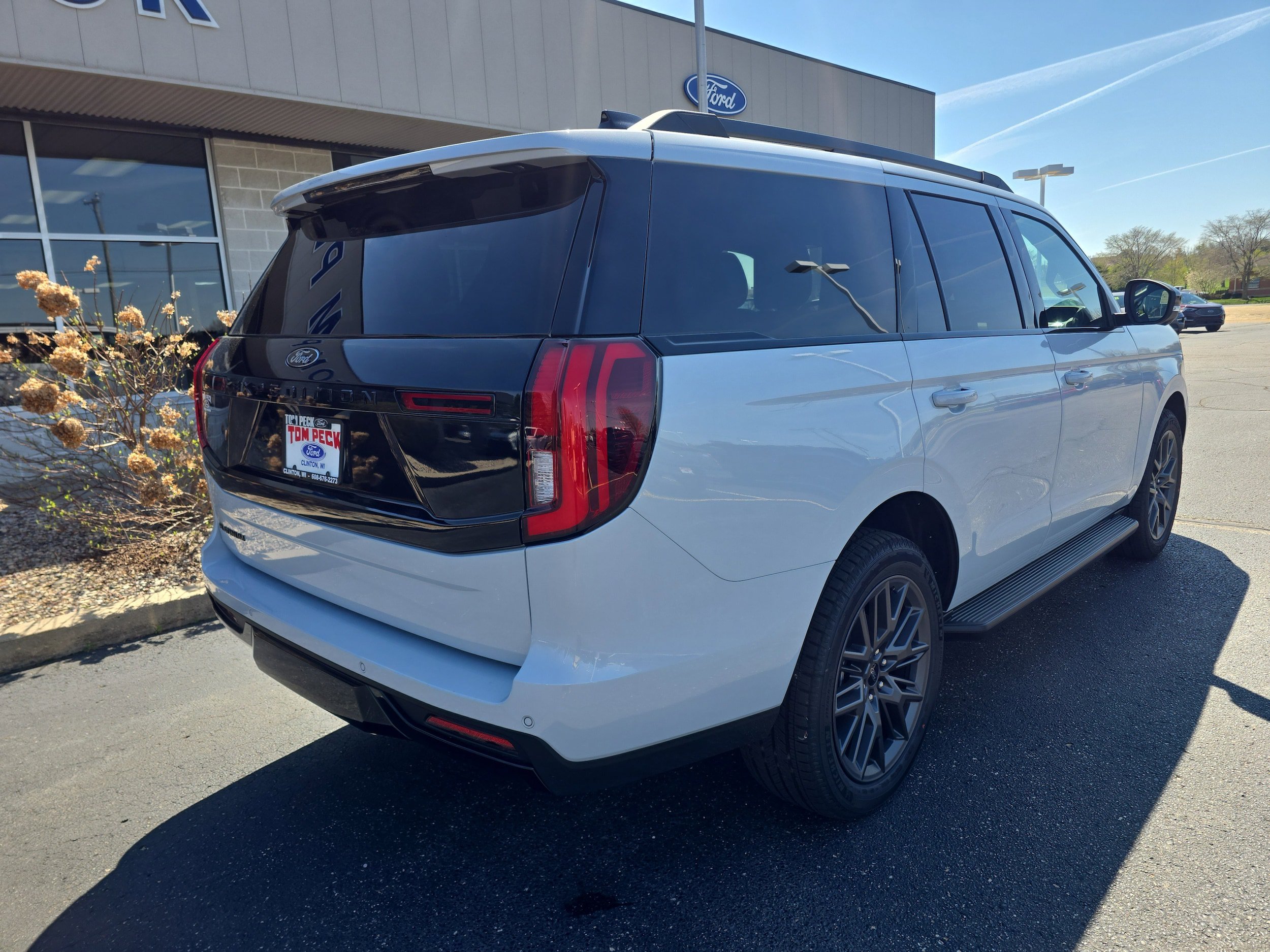 New 2026 Ford Expedition Platinum w/ Stealth Appearance Package AWD/4WD image 2