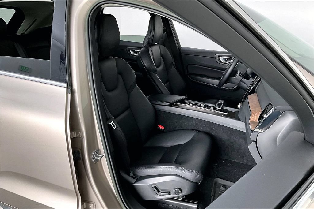 Certified 2023 Volvo XC60 B5 Plus w/ Protection Package Premier FWD image 8