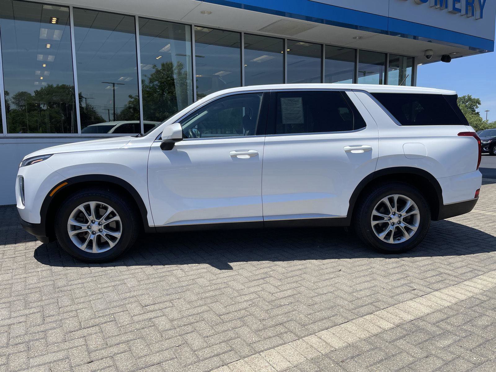 Used 2021 Hyundai Palisade SE AWD/4WD image 2